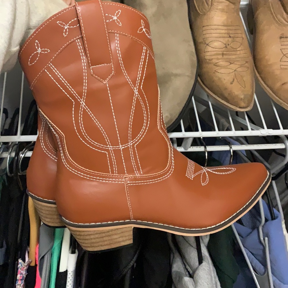 cowboy boots size 10